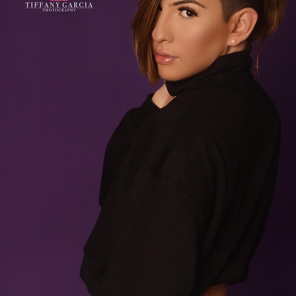 Meet your Posher, Derrick - Picture 4 of 4